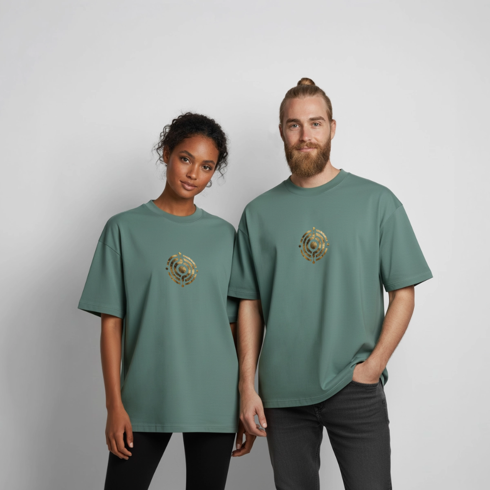 Heavyweight Unisex Bio T-Shirt "Atme Lächle Lausche" - Grüner Bucht